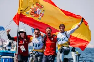 Diego Botín y Florian Trittel tras cruzar la línea de llegada. ©RFEV l Sailing Energy